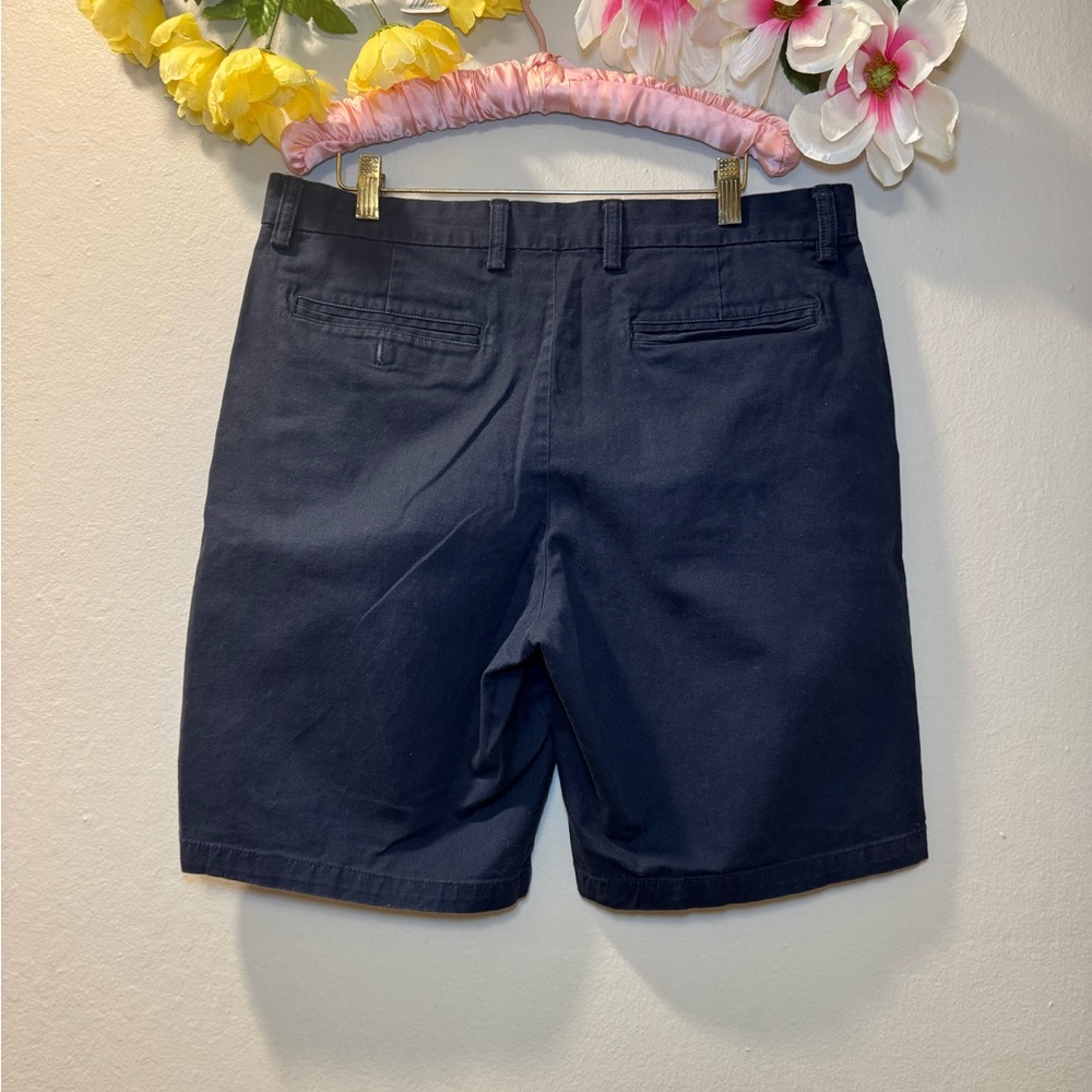 Old Navy Men's Navy Flat-Front Shorts - Picture 4 of 11